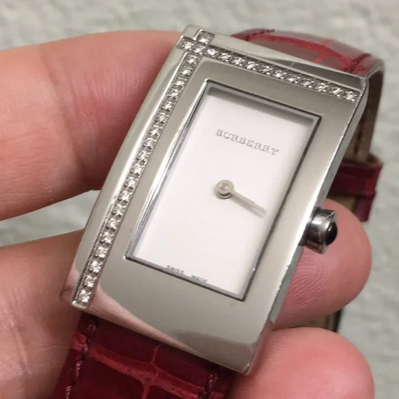 🖤BURBERRY Diamond bezel watch with red alligator straps